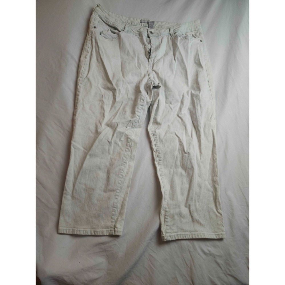 Chico's Platinum Capri Jeans Womens Size 3 White Denim Cropped Pants Stretch